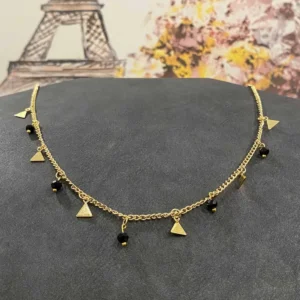 Siyah taş ve Üçgen Detaylı Kadın Kolye 40 cm