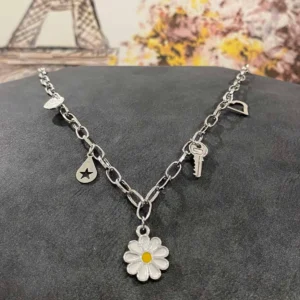 Gümüş Renk Zincir Minimal Detaylı Tasarım Papatya Kolye 40 cm